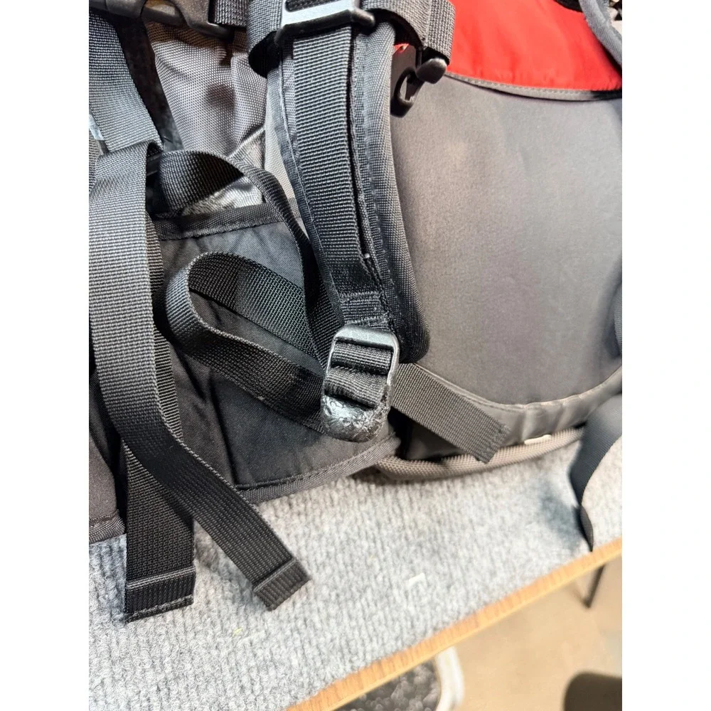 The‎ North Face Shuttle 30 Backpack Red Gray Hiking Travel Laptop Bag ASW3